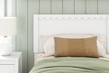 Load image into Gallery viewer, Hallityn Twin Panel Headboard with Dresser and 2 Nightstands
