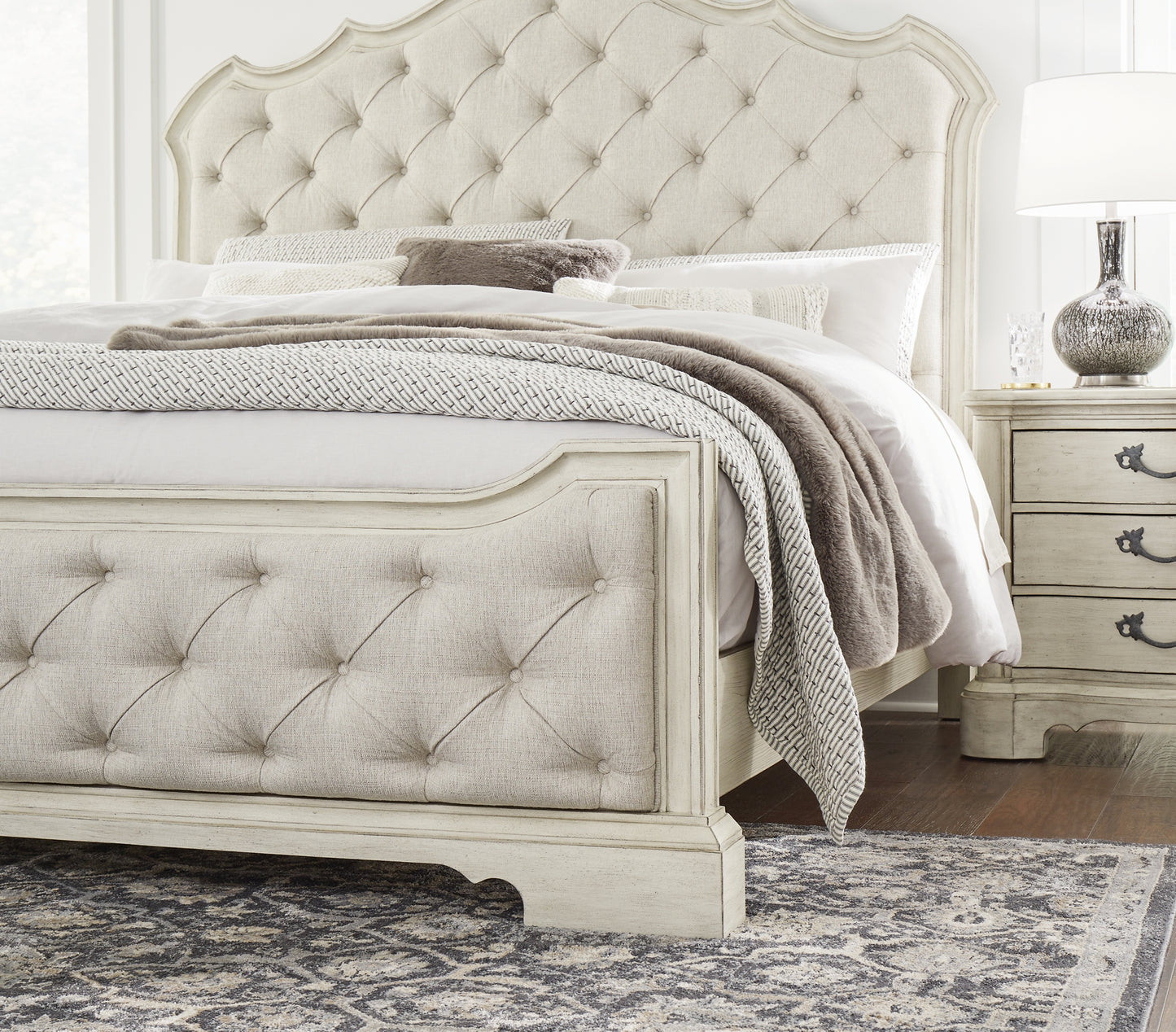 Arlendyne King Upholstered Bed with Mirrored Dresser, Chest and Nightstand